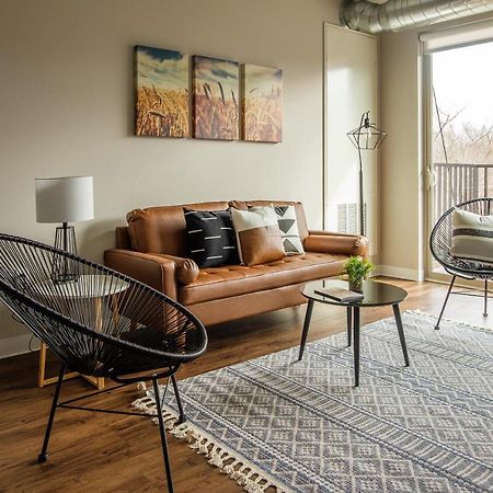 Frontdesk Core Apts Campustown Эймс Экстерьер фото