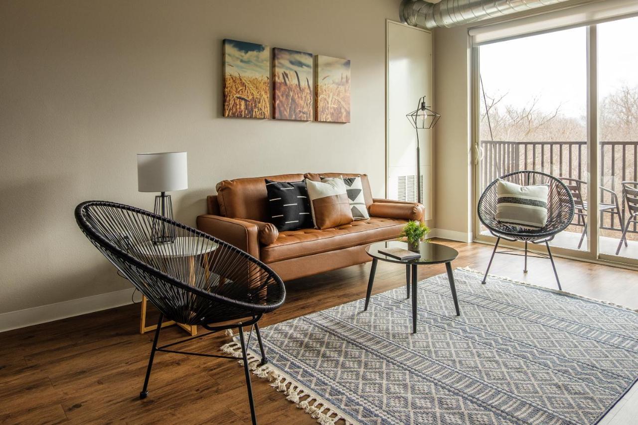 Frontdesk Core Apts Campustown Эймс Экстерьер фото