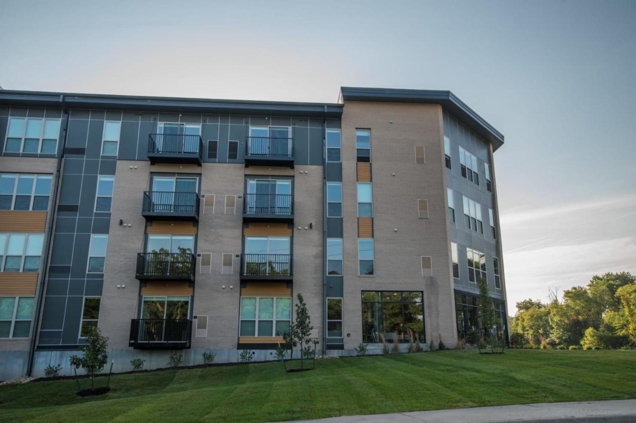 Frontdesk Core Apts Campustown Эймс Экстерьер фото