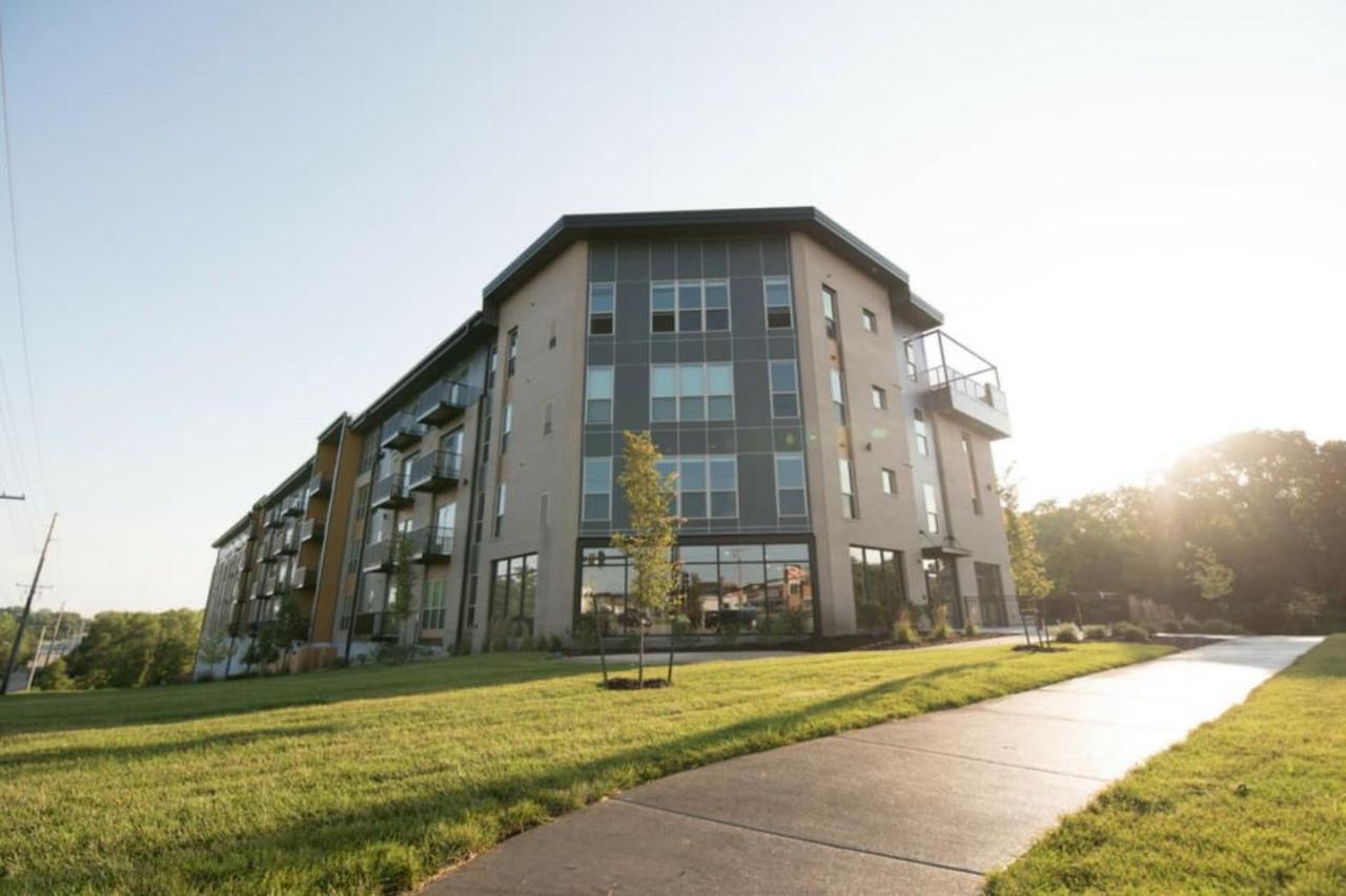 Frontdesk Core Apts Campustown Эймс Экстерьер фото